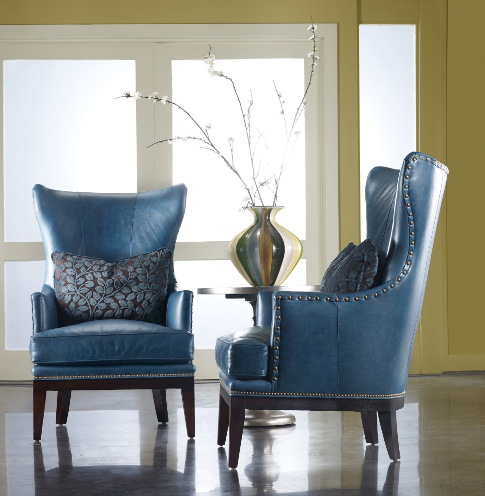 The Taraval chair features an irresistible blue leather.
