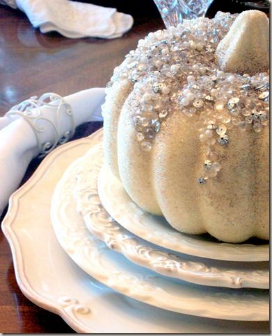 Sequins add sparkle to pumpkin centerpiece  /  Photo credit: inspirationlane.tumblr.com