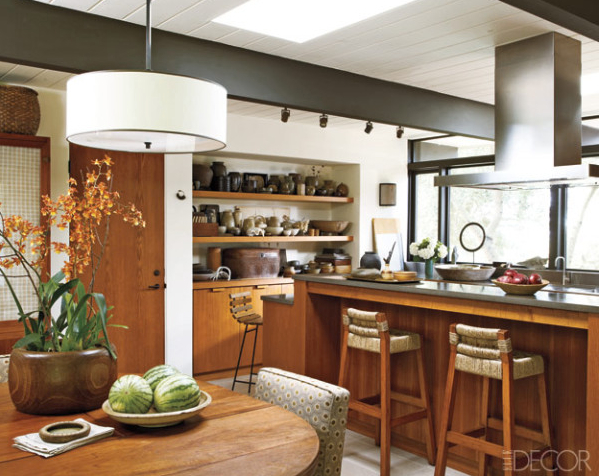 00ZenCalifornia kitchen Materials like teak and concrete ground this space in a palette derived from nature. Credit: Laura Resen, ElleDecor.com