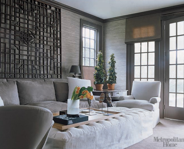00ZenHamptonsden Grass cloth wallcovering adds texture and a touch of nature. Credit: Vicente Wolf, ElleDecor.com