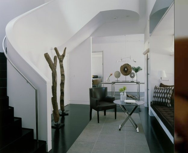 00ZenVincentWolfe A gentle curved staircase relaxes the eye as it hugs the room. Credit: VicenteWolf.com