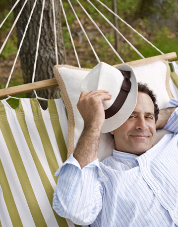 _1_JPEG_Tony_Shalhoub_in_hammock,_CountryLiving.com